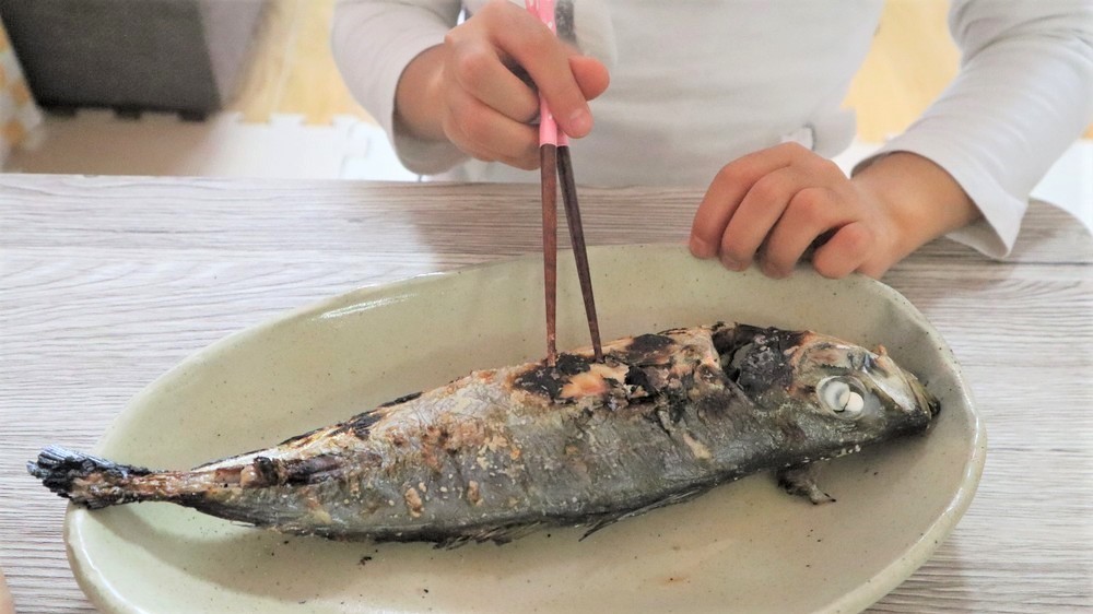 子どもに魚を食べてもらいたい！「焼き魚」をキレイに食べる方法とコツを検証