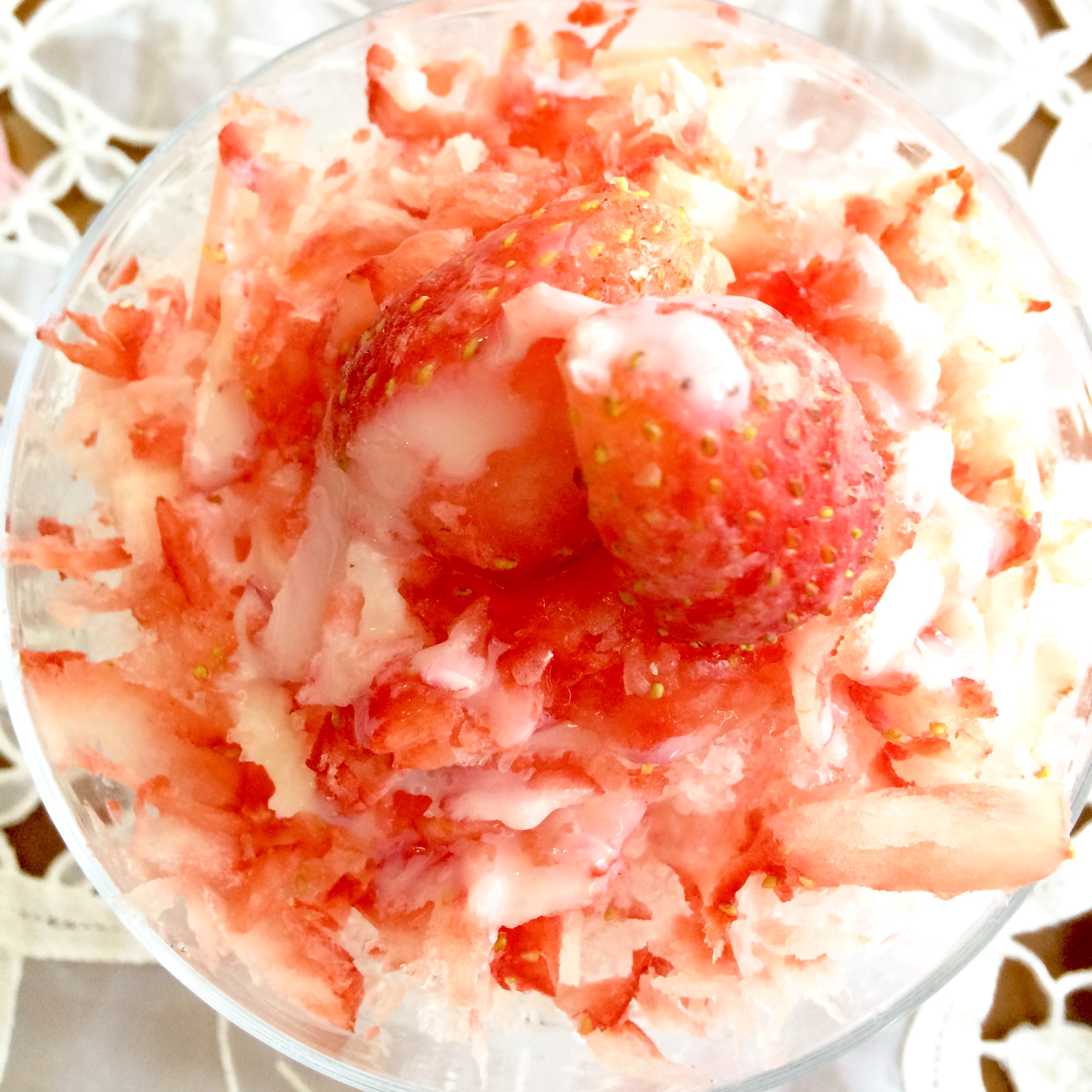 イチゴは冷凍しましょ♪今年は豪華カキ氷を楽しんで〜！！