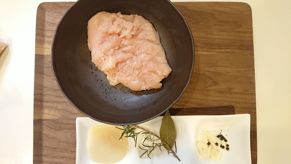 鶏むね肉で自家製「鶏ハム」づくり!温度と鍋の比較研究