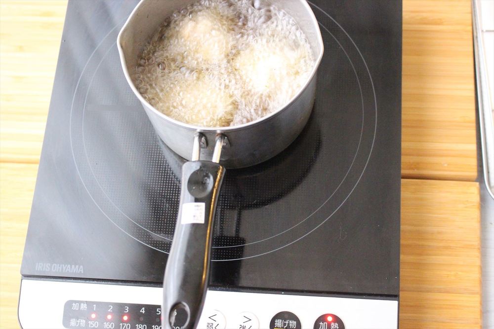 衣カリカリ肉汁ジュワ～♪ジューシーな唐揚げを作る方法は？油の温度と二度揚げ実験