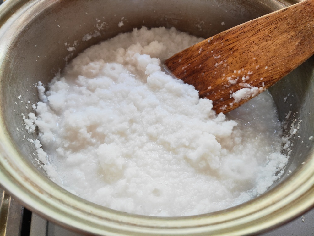 ココナッツの実にストローをさす飲み方に挑戦!ココナッツミルクとオイルも作ってみた