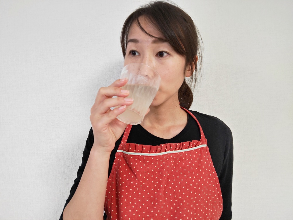 ココナッツの実にストローをさす飲み方に挑戦!ココナッツミルクとオイルも作ってみた