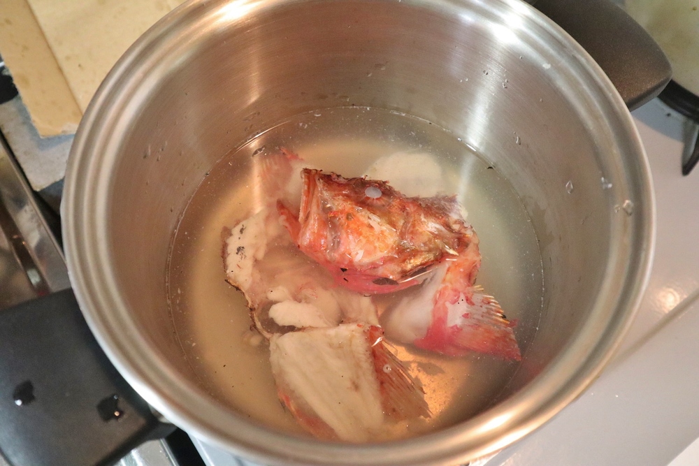 魚のアラは最強出汁 魚は丸ごと買ってだしを取ろう フードメッセンジャー 糸井 朱里 食オタmagazine 食のオタクによる食のオタクのためのマガジン 食オタマガジン